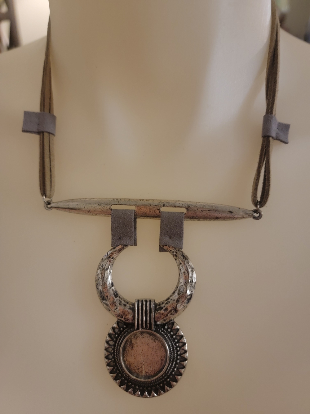 NEW NWT Torrod Silver-Tone Statement Pendant Necklace in Gray